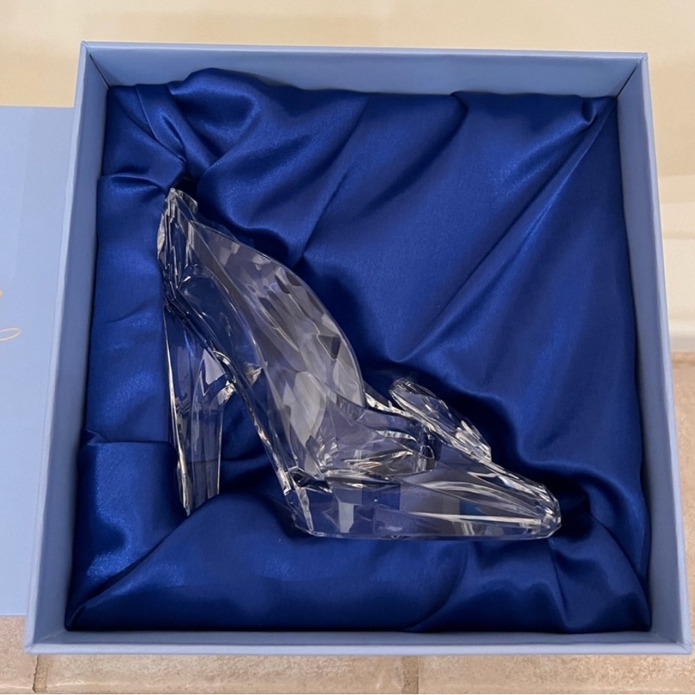 Spectrum Cinderella Glass Slipper Makeup Brush Storage LIMITED ED - Picture 3 of 8